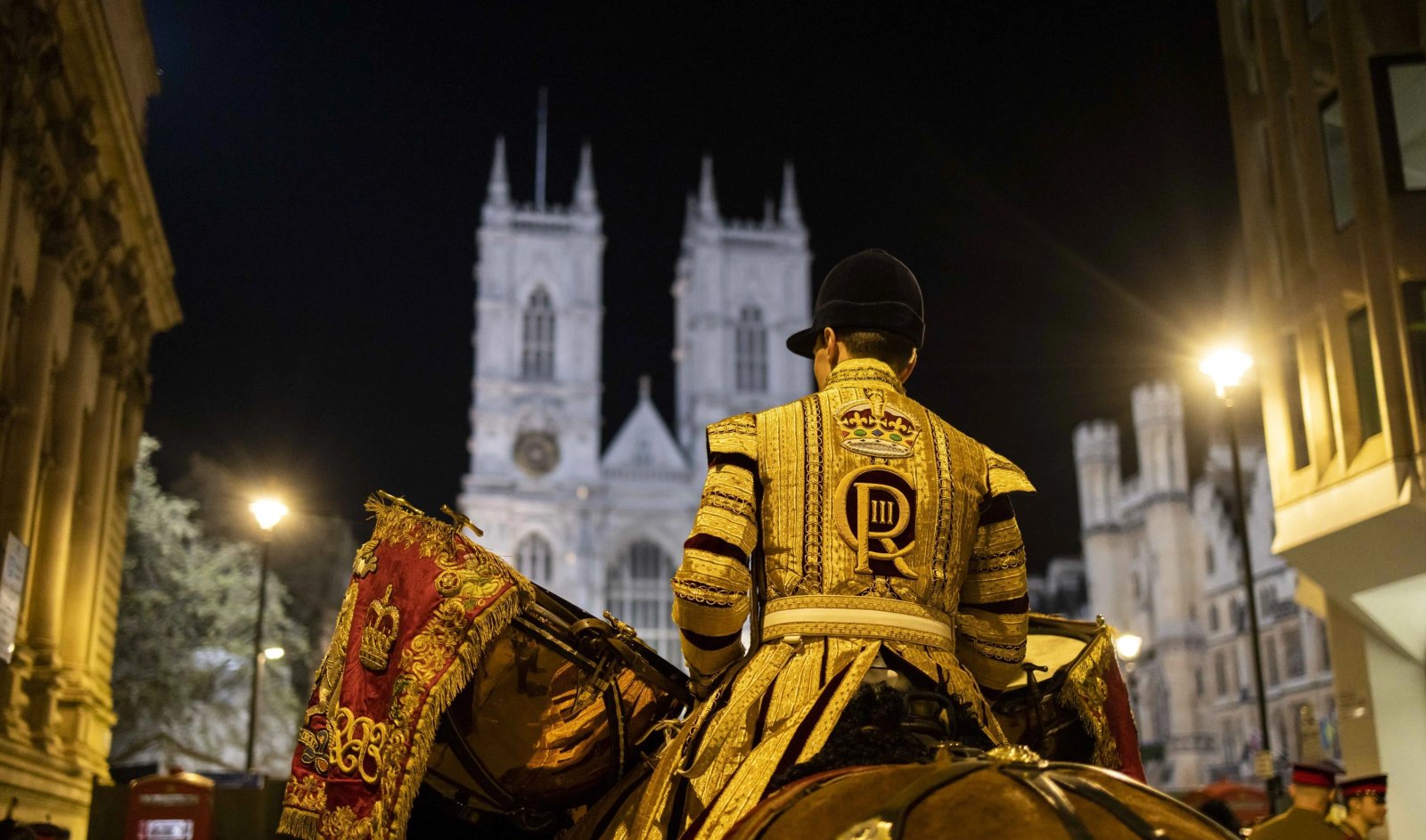 Підготовка до коронації почалася ще рано-вранці