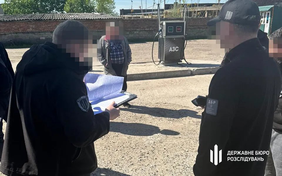 У Миколаївській області вісім АЗС збували фальсифікат замість пального У Миколаївській області вісім АЗС збували фальсифікат замість пального