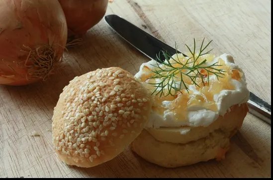 Сир з цибулею та прянощами Сир з цибулею та прянощами