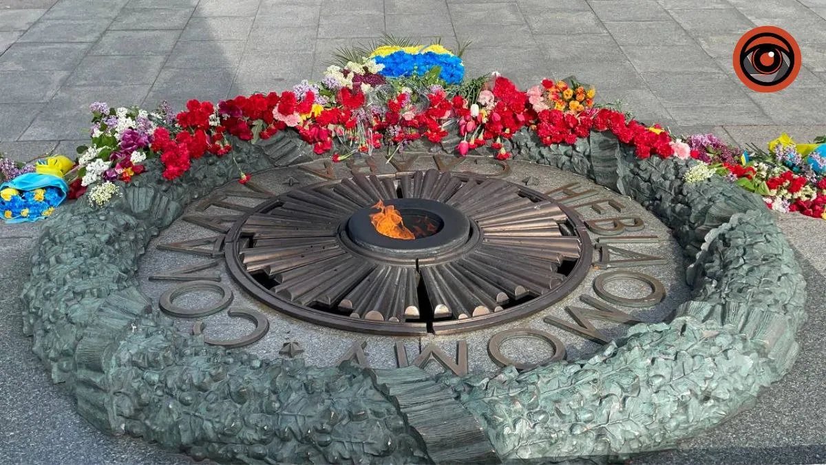 Цветы на могиле Неизвестного солдата