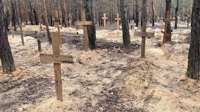 Масові поховання з сотнями людей в Ізюмі, 2022 рік. Фото опублікував Андрій Єрмак