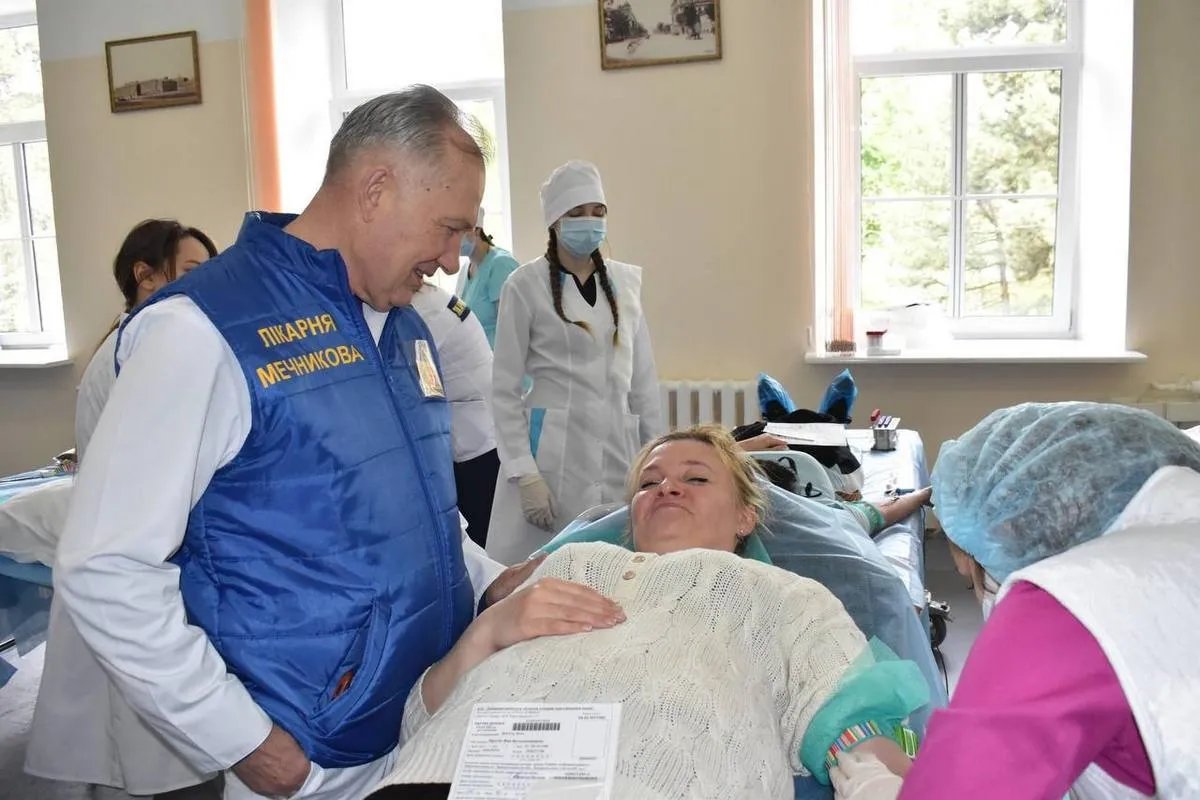 Сдать кровь пришли две сотни человек Здати кров прийшли дві сотні людей