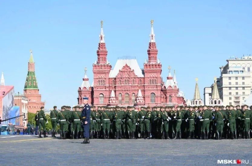 Професійних військових на параді в москві замінили курсанти Професійних військових на параді в москві замінили курсанти