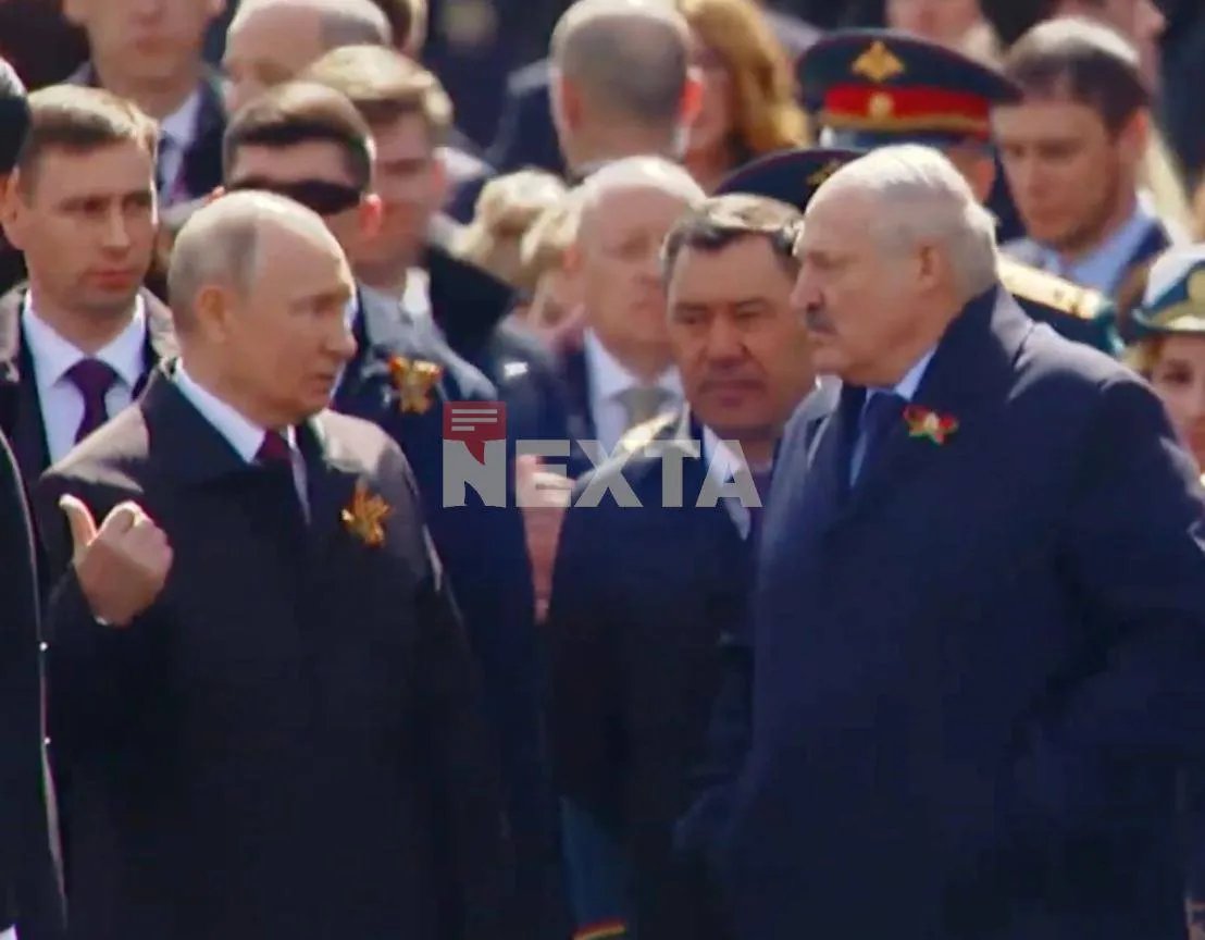 Путін та Лукашенко спілкувалися на параді