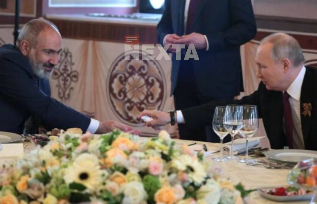 Путін пропонував гостям антисептики