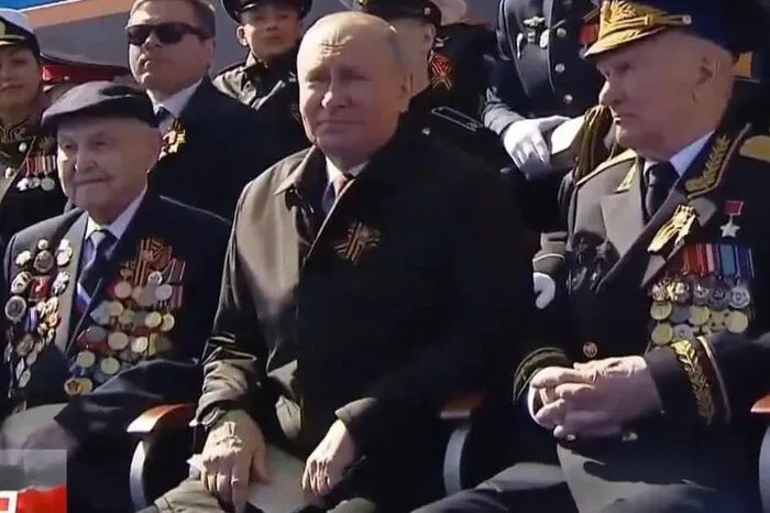 Путін на параді 9 травня 2023 року Путін на параді 9 травня 2023 року