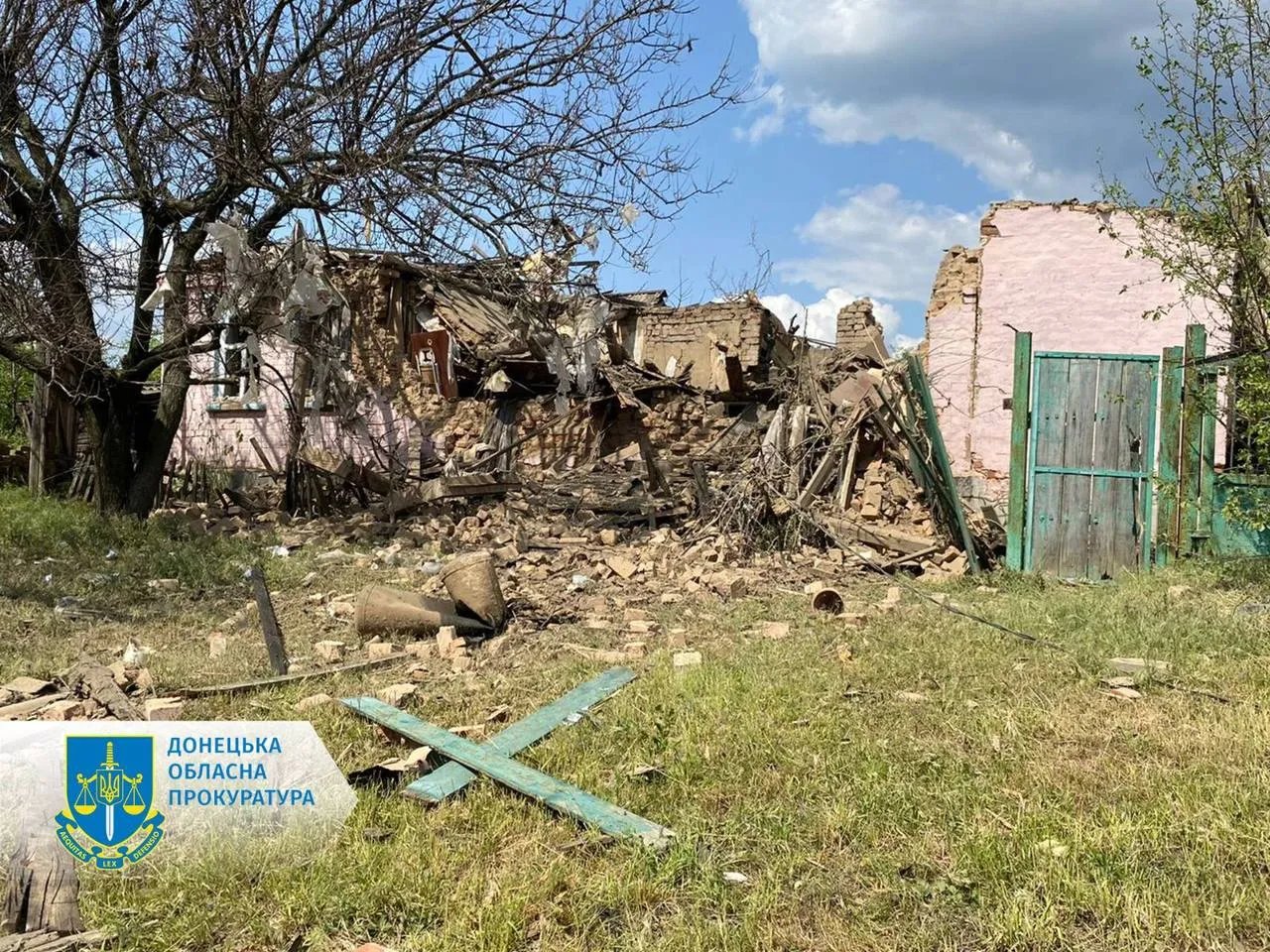 Обстріл росіянами Костянтинівки: загинули дорослий та дитина, ще двох підлітків рятують у лікарні 1