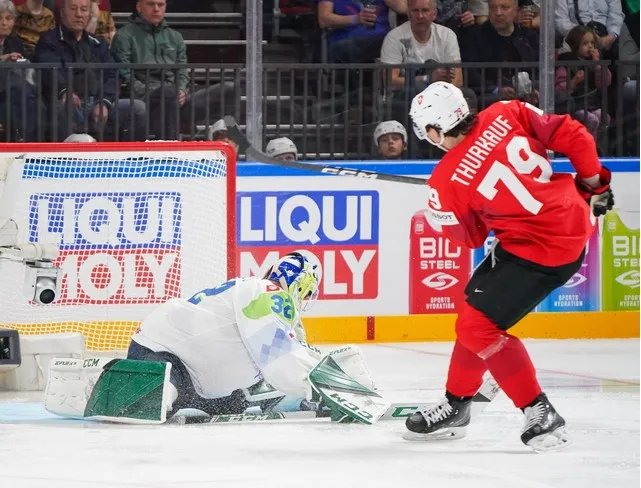 Швейцария - Словения (Фото: IIHF)
