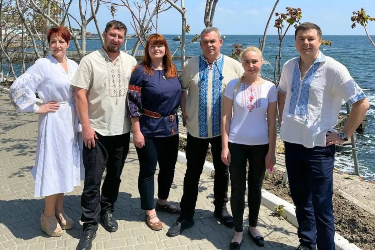 Вільні та нескорені:  колектив «АТБ» доєднався до святкування Дня вишиванки 4