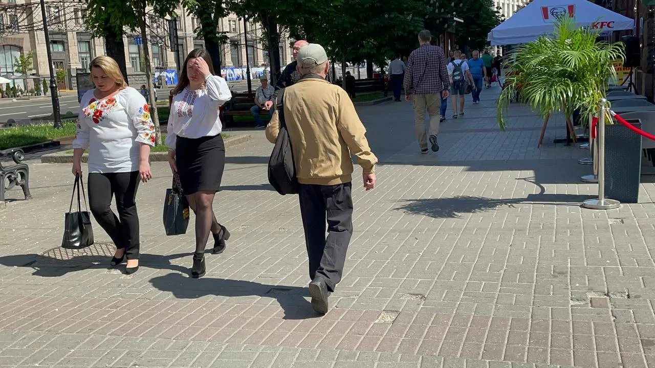 Вишукані панянки крокують у справах