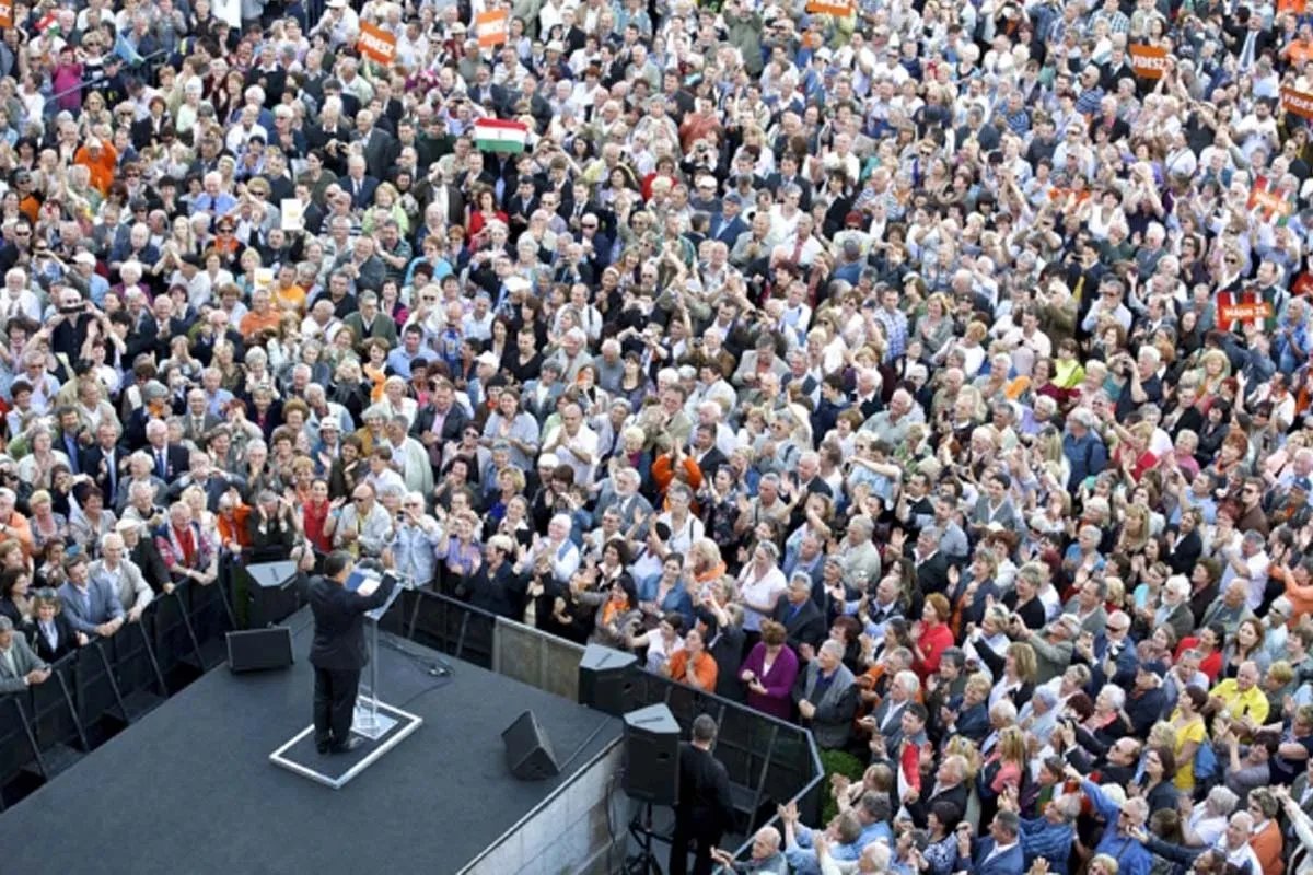 Орбан на мітингу