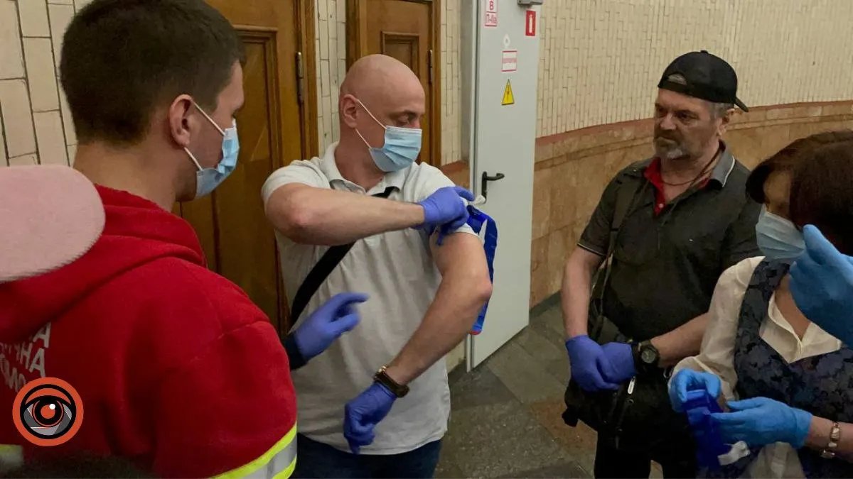 Медики показували, як правильно накладати турнікет