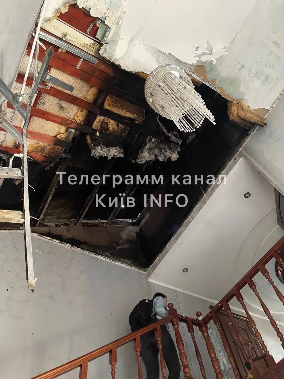 Внаслідок пожежі обгоріла стеля