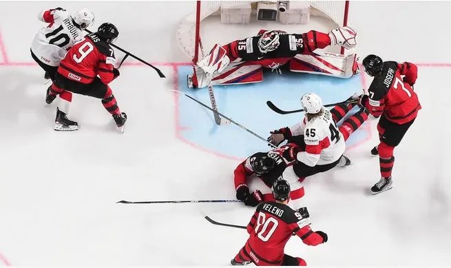 Канада - Швейцария (Фото: IIHF)