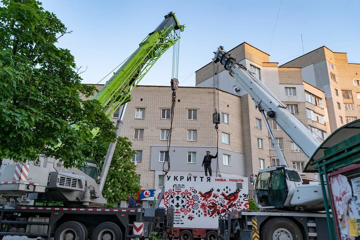 Держим Херсон. Новая почта установила дополнительное бетонное укрытие в  деоккупированном городе