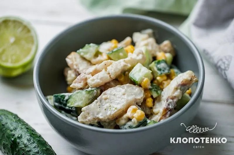 Салат з огірками і минтаєм Салат з огірками і минтаєм