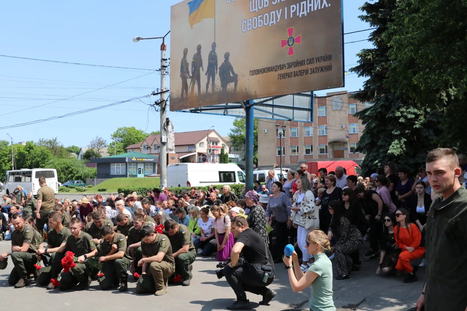 Попрощатися з Вадимом Бондаренком прийшло понад 500 мешканців громади