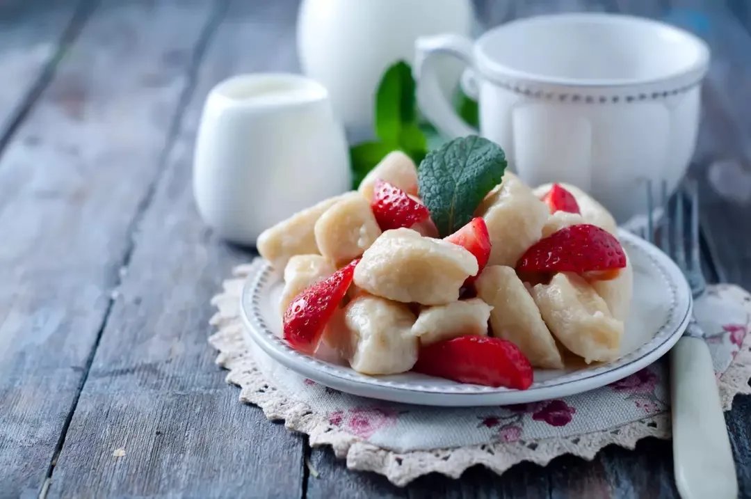 Ліниві вареники з полуницею Ліниві вареники з полуницею