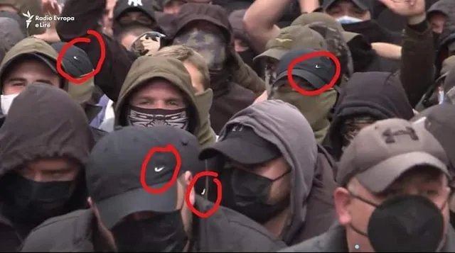 Члени фанатського угруповання Члени фанатського угруповання