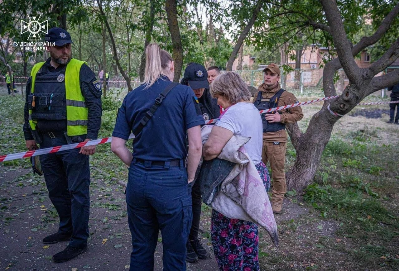 Винен п'яний сторож? Поліція перевіряє охоронця київської поліклініки, де загинули люди,на вміст алкоголю в крові 1