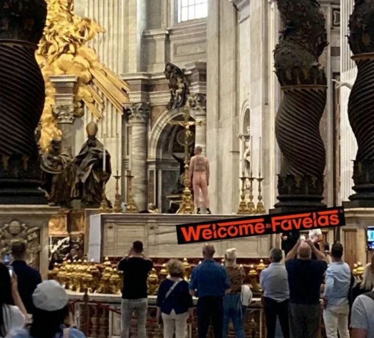 Муж вылез на главный алтарь и рассказывал о своей депрессии