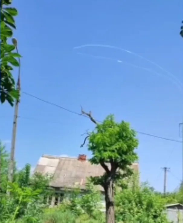 Проліт снарядів у Маріуполі (скріншот)