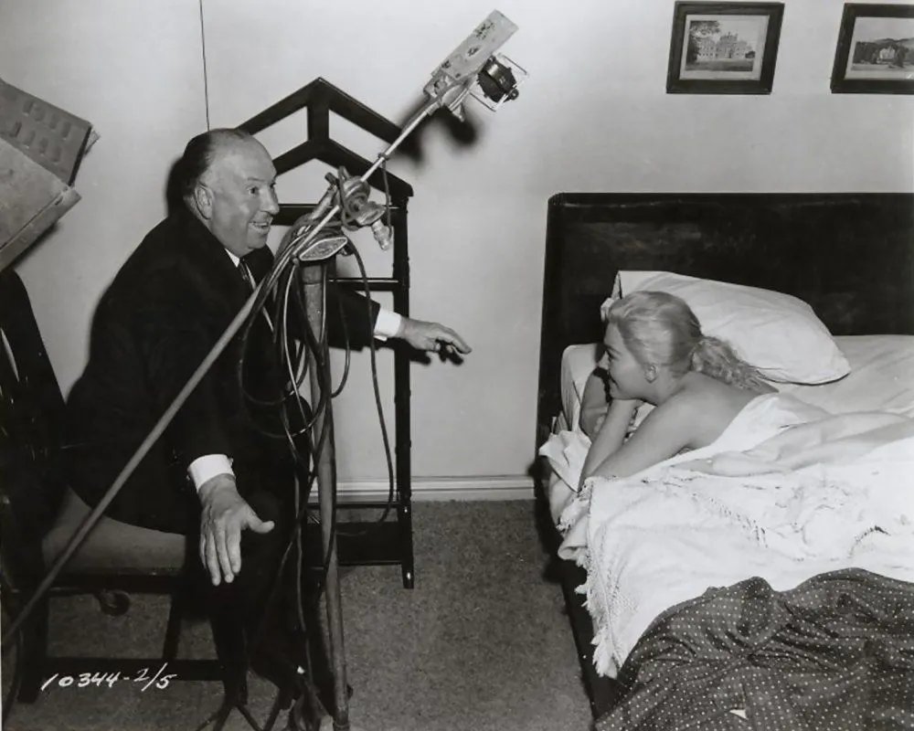 Альфред Гічкок та Кім Новак на зйомках фільму «Запаморочення»