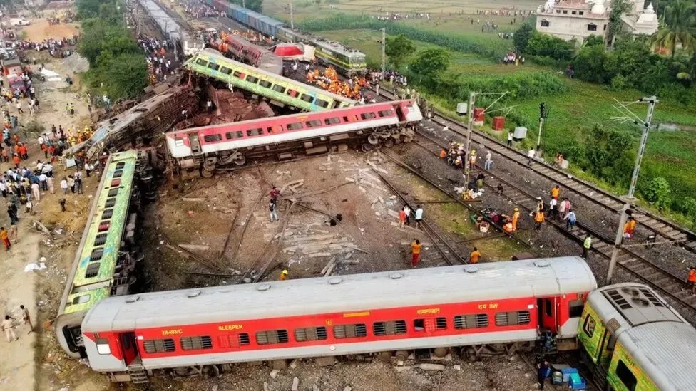 Це найгірша залізнична катастрофа в Індії цього століття. Фото: REUTERS Це найгірша залізнична катастрофа в Індії цього століття. Фото: REUTERS