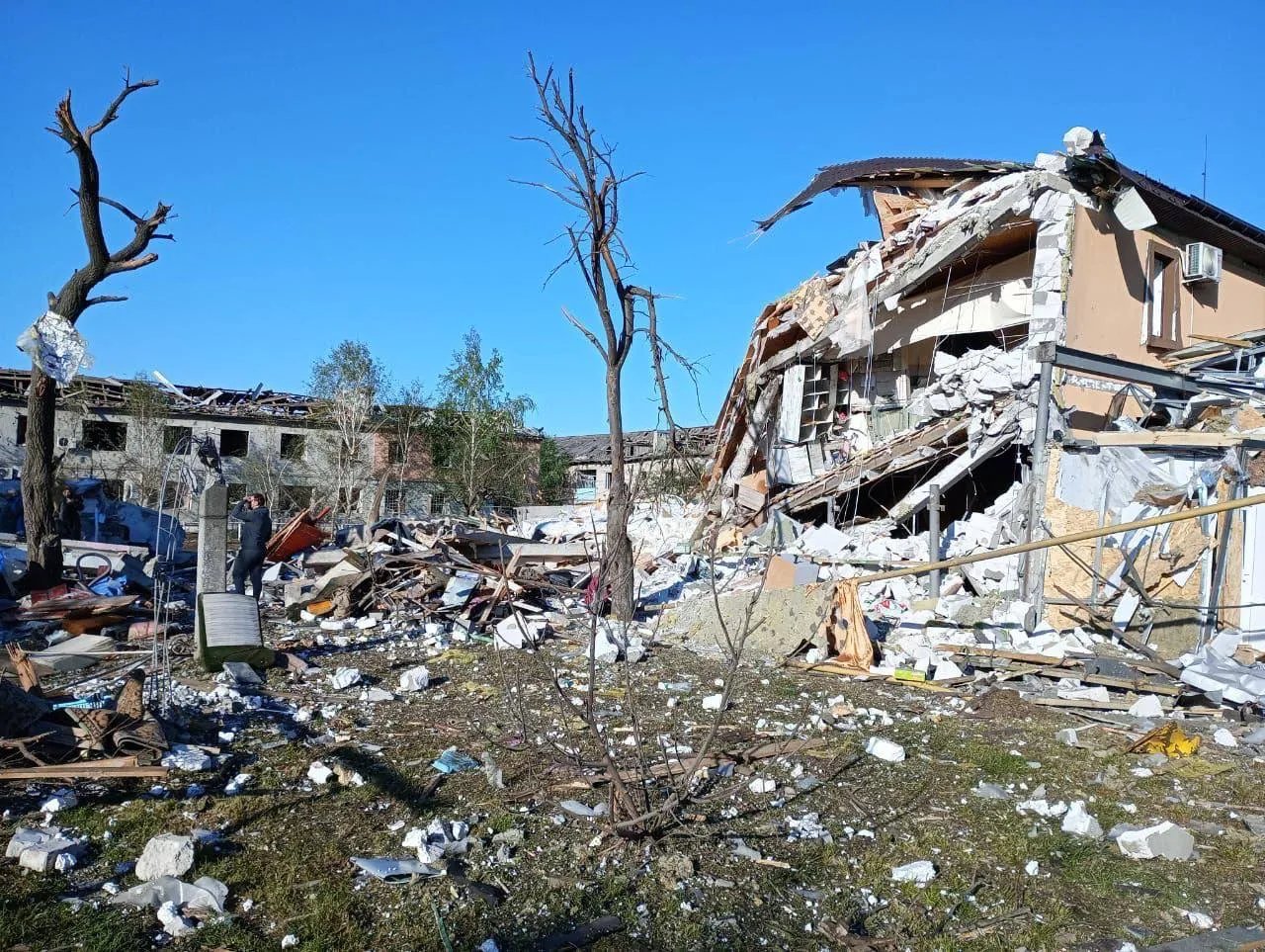 Наслідки ракетної атаки у ніч проти 4 червня. Будинок знищено російською ракетою. Фото: Telegram Сергій Лисак Наслідки ракетної атаки у ніч проти 4 червня. Будинок знищено російською ракетою. Фото: Telegram Сергій Лисак