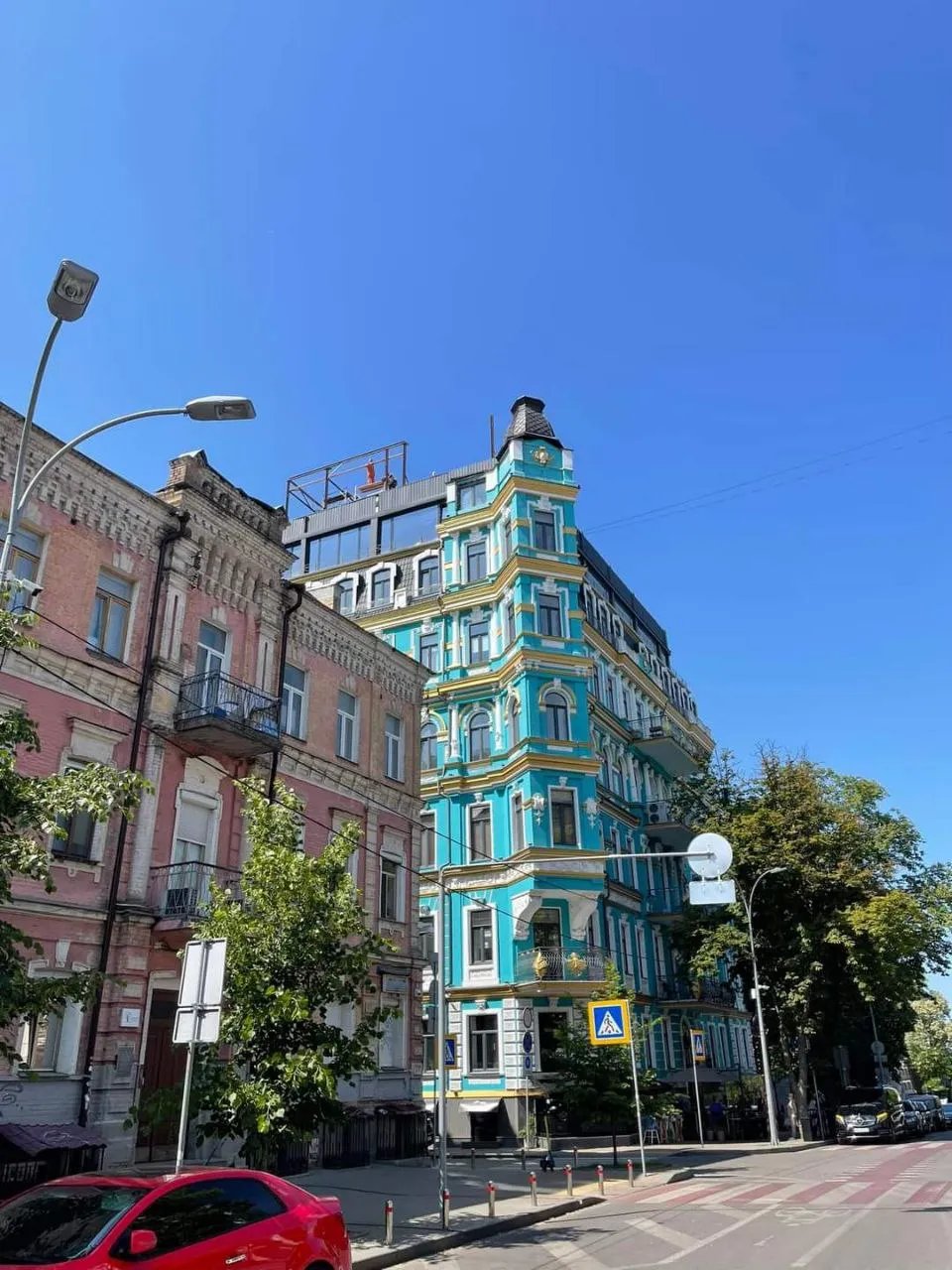 Незаконна надбудова