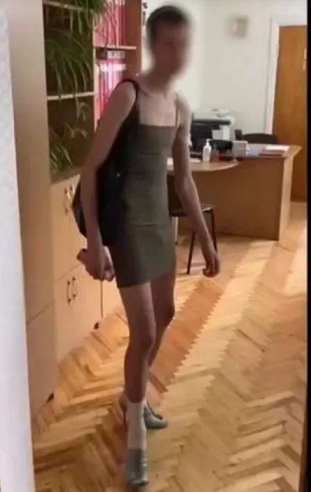 Школяр в сукні