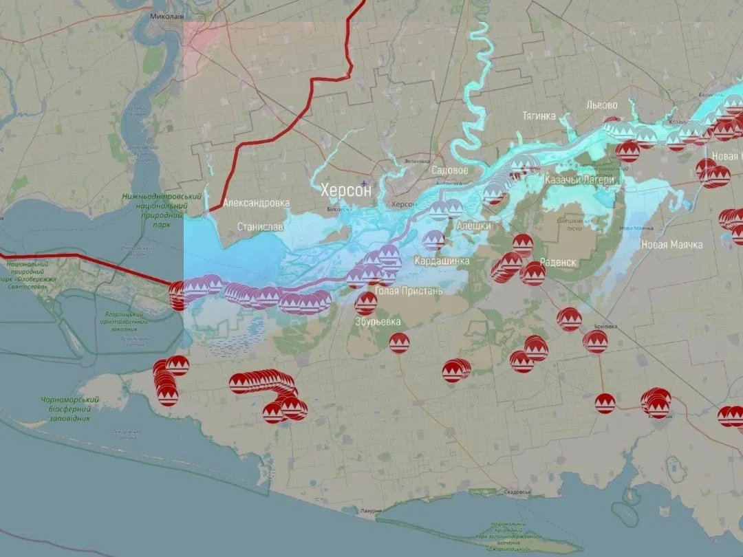 На карті видно, як росіяни затопили свою першу лінію оборони, червоні кружечки - це ворожі позиції