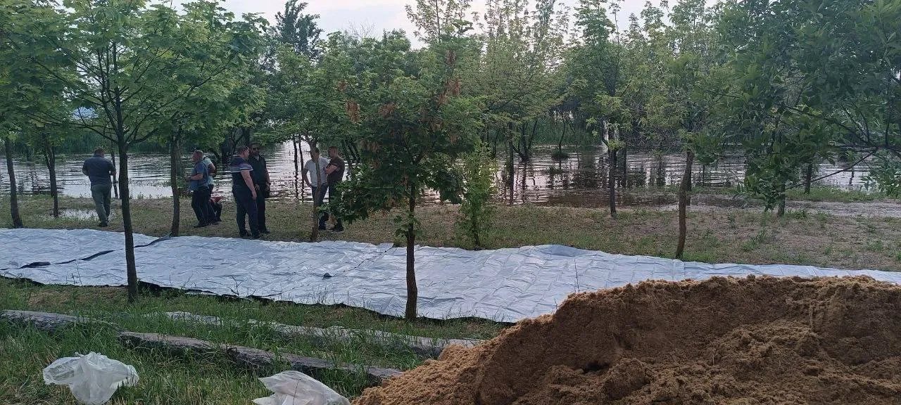 Миколаїв Роботи по укріпленню берега в Миколаєві