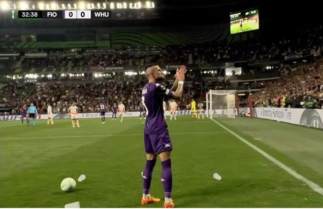 Ліга конференцій "Фіорентина" ˗ "Вест Гем". 10 найяскравіших фото кривавого фіналу 7