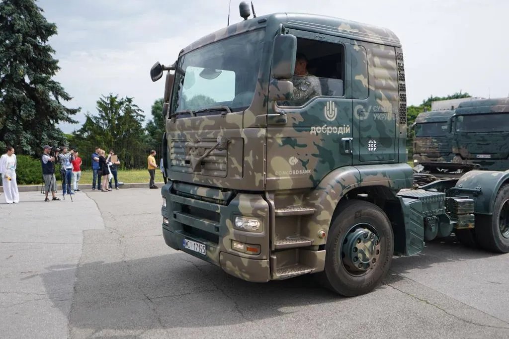 Вантажівки для ЗСУ