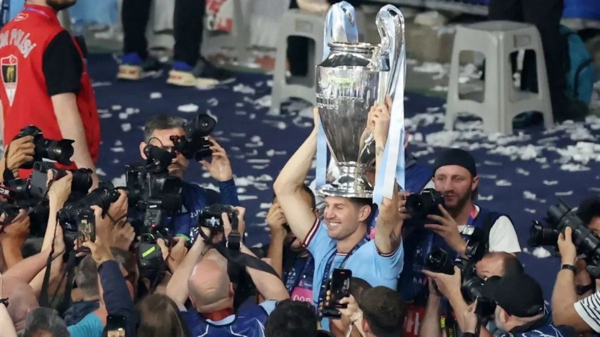 У променях слави