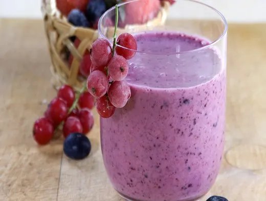 Сирний смузі з черешнею та абрикосами Сирний смузі з черешнею та абрикосами