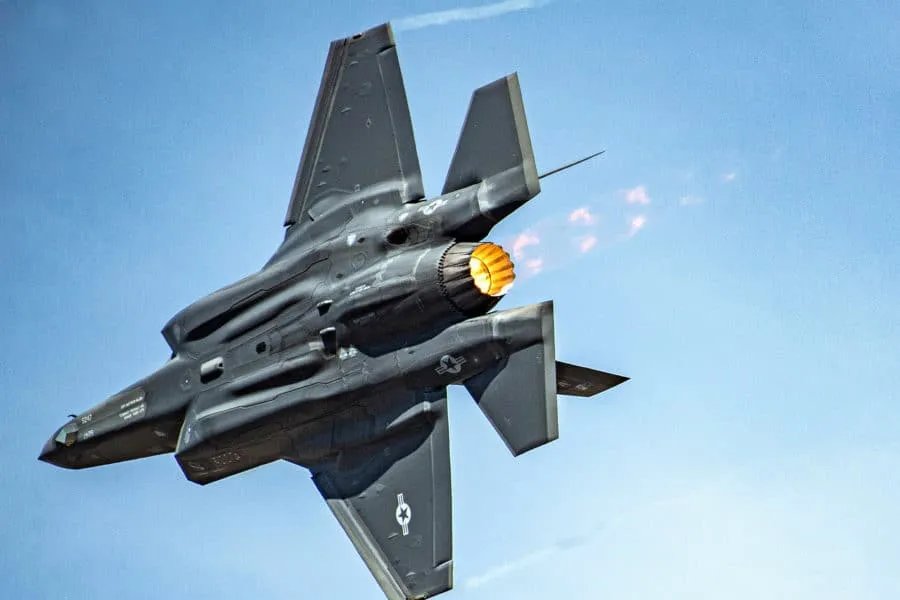 F-35 у небі F-35 у небі