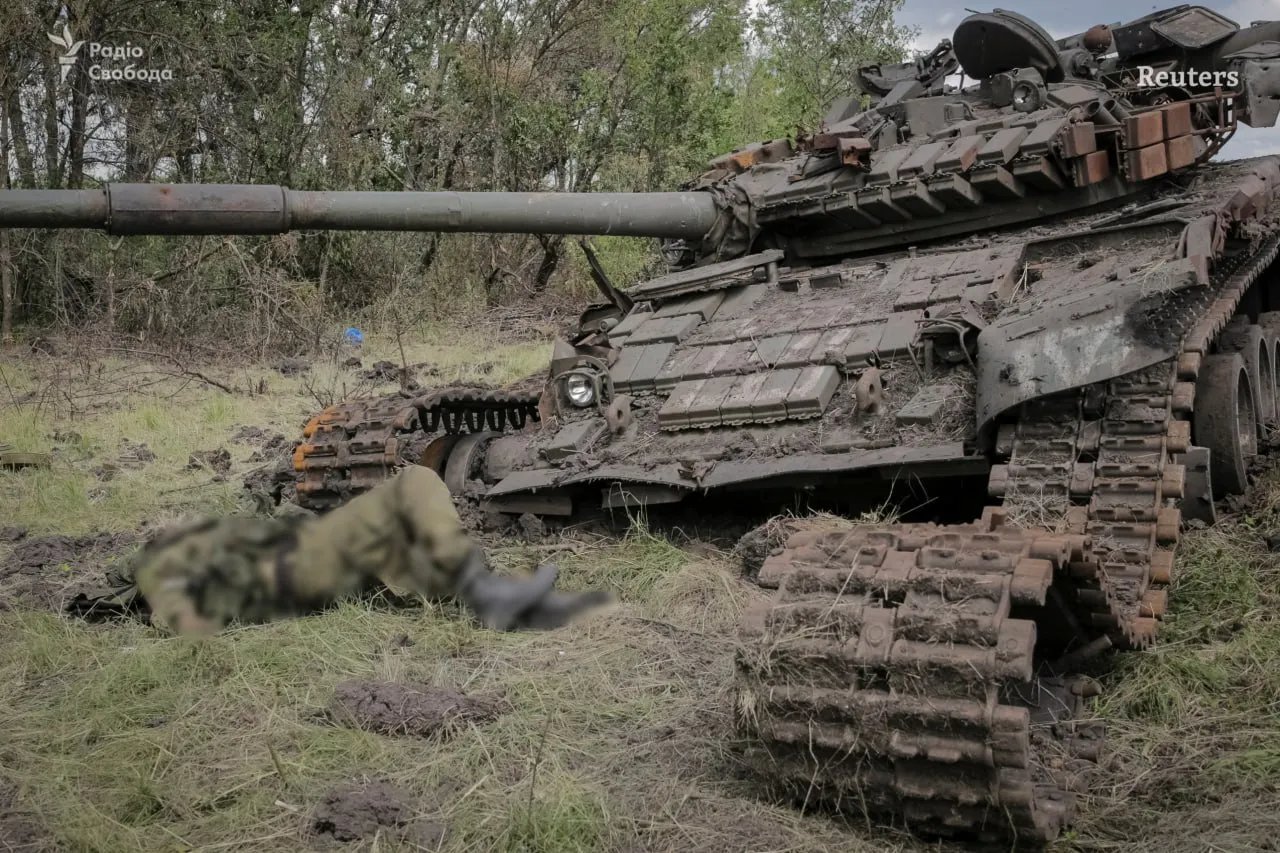 Ще залишилася зруйнована техніка. Фото: reuters