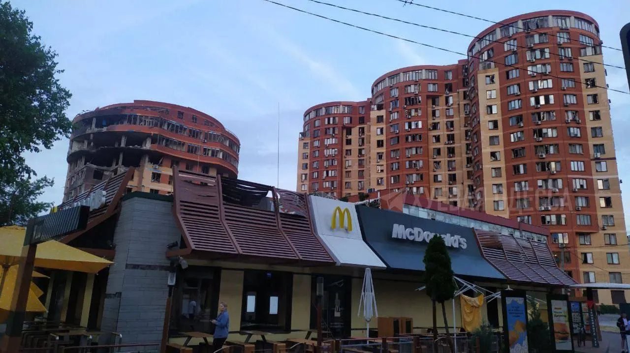 Макдональдз та постраждалі багатоповерхівки Макдональдз та постраждалі багатоповерхівки