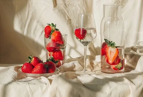 Полуничний оцет підійде для салатів або м'яса Фото: Nataliya Vaitkevich/pexels.com