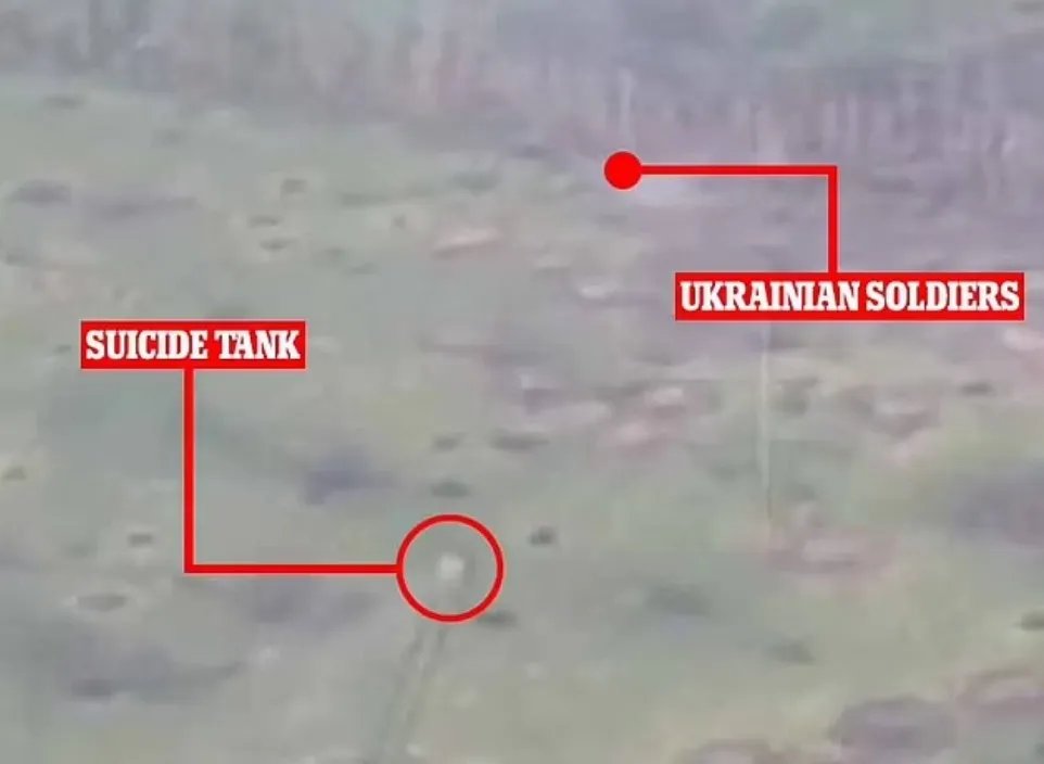 На кадрах видно, як танк-смертник прямує в напрямку українських військових перед тим, як його підірвали