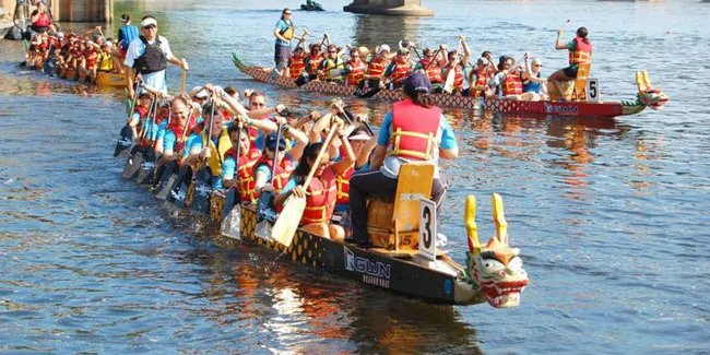 Свято човнів-драконів Свято човнів-драконів