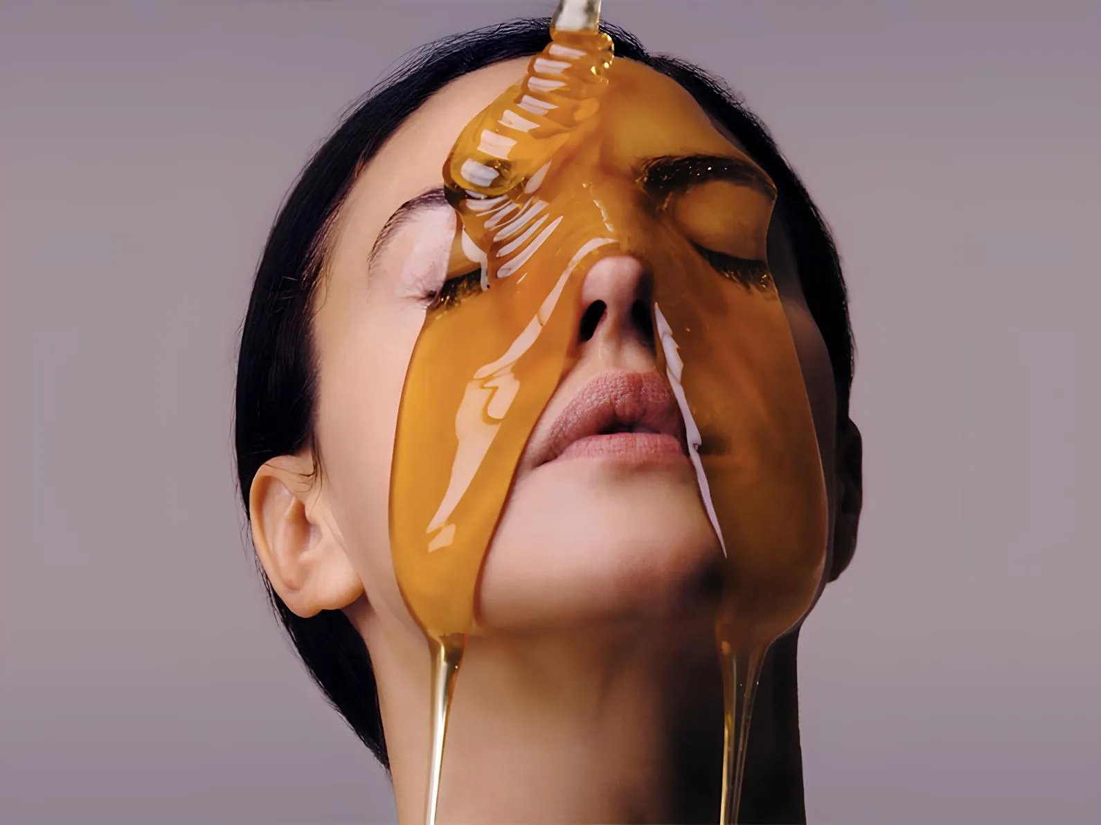 Мед зволожує й безпечно очищає шкіру обличчя