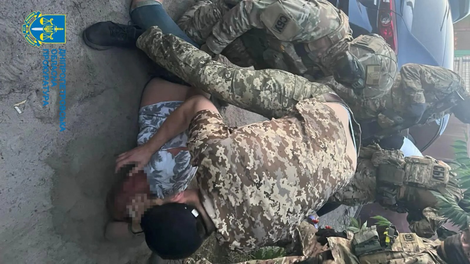 За даними прокуратури, під час обшуків, проведених за місцями проживання фігурантів та в автомобілях, правоохоронці вилучили метамфетамін За даними прокуратури, під час обшуків, проведених за місцями проживання фігурантів та в автомобілях, правоохоронці вилучили метамфетамін