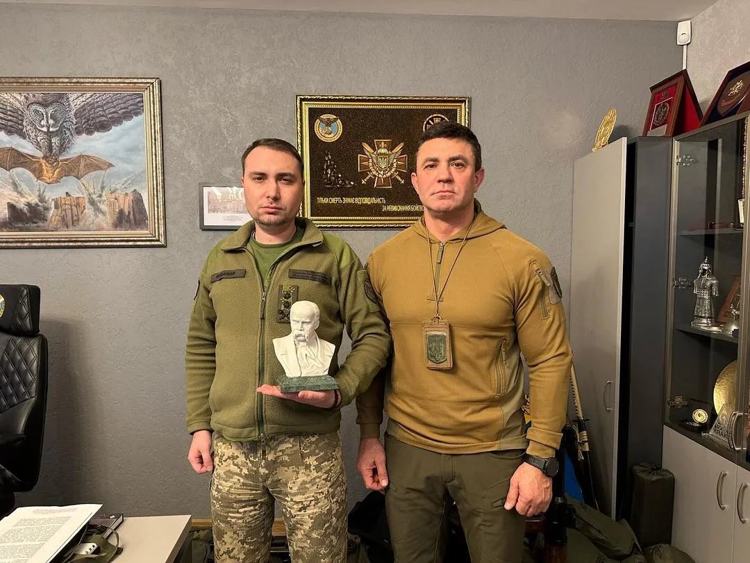 Микола Тищенко влаштував благодійний аукціон, на якому виставив погруддя Шевченка, підписане Будановим