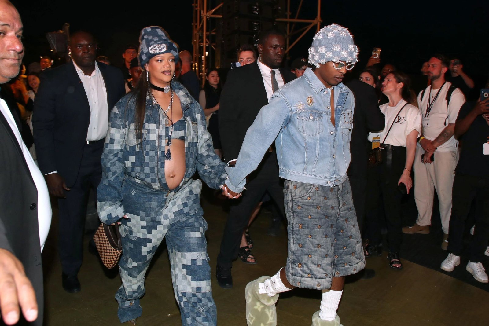 Ріанна не приховувала животик та теплих почуттів до бойфренда-репера A$AP Rocky.