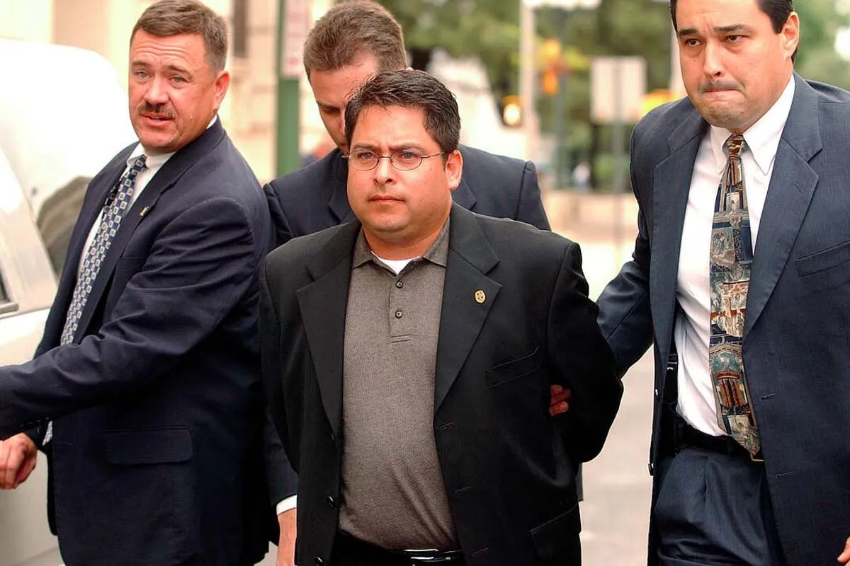 Арест политика Арест политика