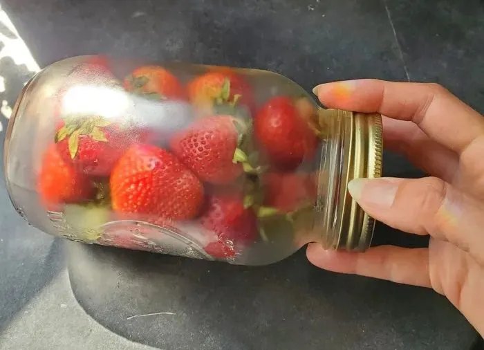 Чому всі неправильно миють полуницю? 2