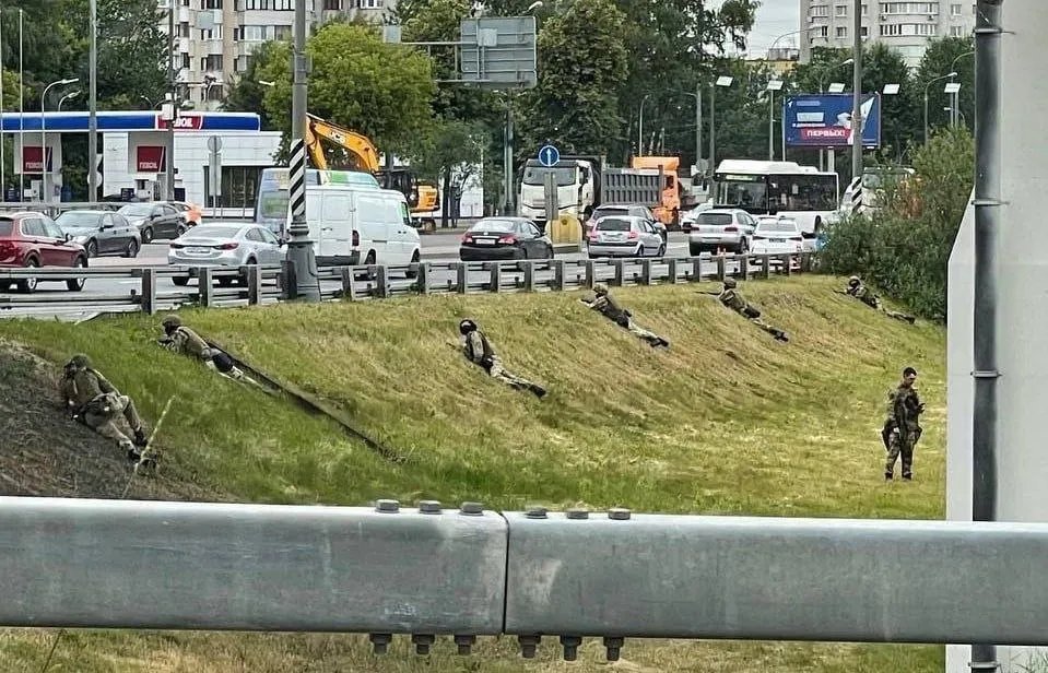 Літак путіна зник з радарів, РДК закликає до дій на фоні бунту Пригожина, а росіяни скуповують квитки за кордон - онлайн подій в росії 1